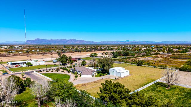 39899 N CREEKSIDE Road, San Tan Valley, AZ 85140