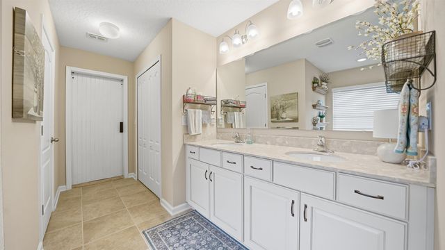 20 Country Club Harbor Cir, Palm Coast, FL 32137