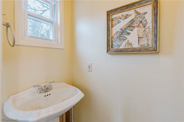 3078 Scarborough Road, Cleveland Heights, OH 44118