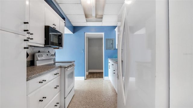 2506 ROSE AVENUE, Bradenton, FL 34207