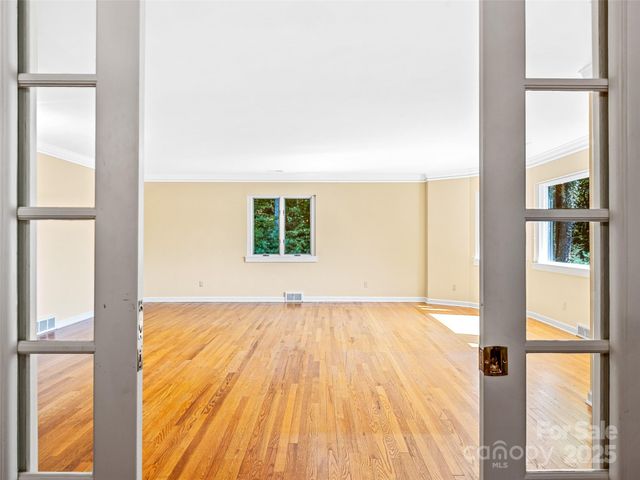 140 Matthew Drive, Hendersonville, NC 28739