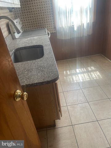 2019 DELMAR DR, Folcroft, PA 19032