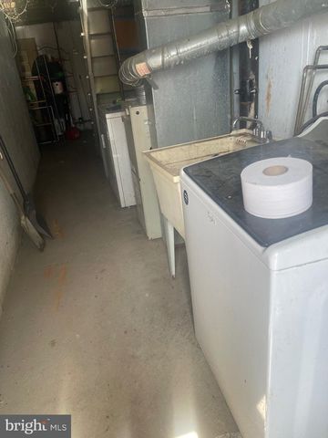 2019 DELMAR DR, Folcroft, PA 19032