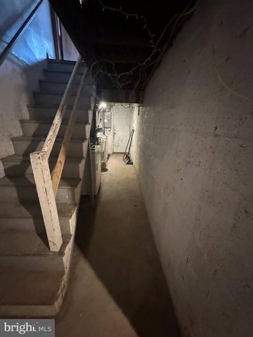 2019 DELMAR DR, Folcroft, PA 19032