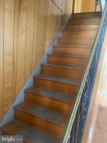 2019 DELMAR DR, Folcroft, PA 19032