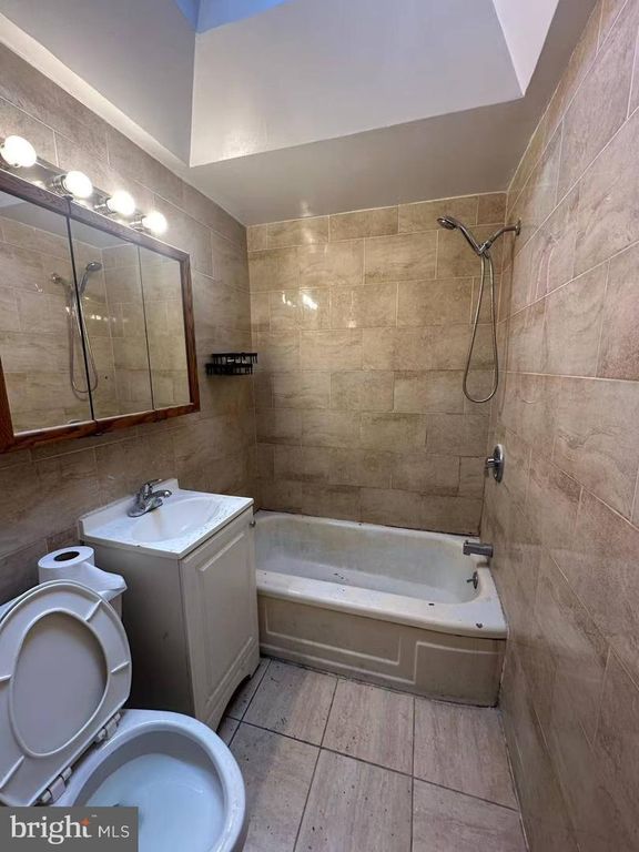 2019 DELMAR DR, Folcroft, PA 19032