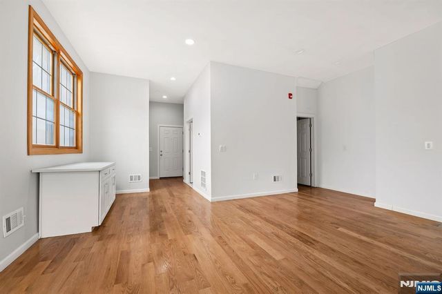 176 Union Avenue 2, Rutherford, NJ 07070