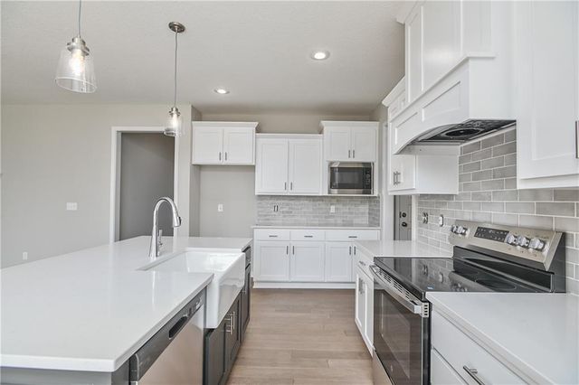 2739 W Park Street, Olathe, KS 66061