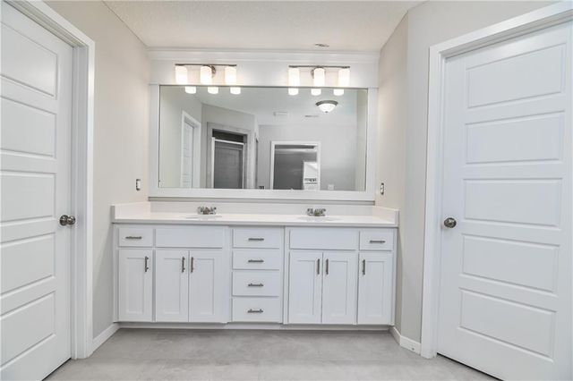 2739 W Park Street, Olathe, KS 66061