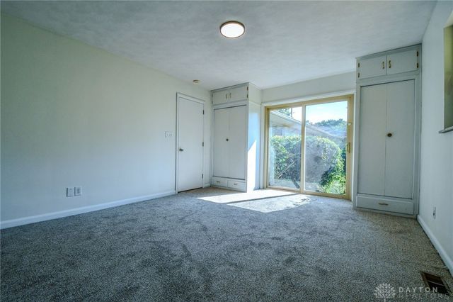 152 Cheltenham Drive, Centerville, OH 45459