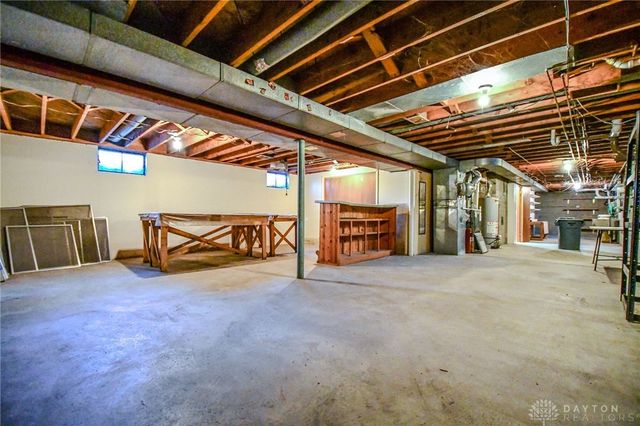 152 Cheltenham Drive, Centerville, OH 45459