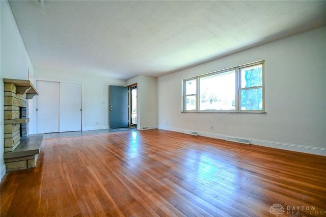 152 Cheltenham Drive, Centerville, OH 45459
