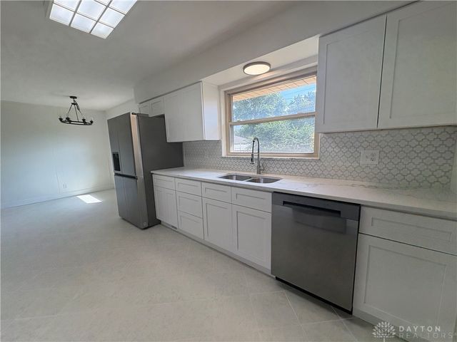 152 Cheltenham Drive, Centerville, OH 45459