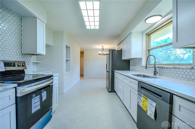 152 Cheltenham Drive, Centerville, OH 45459