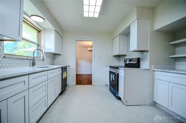152 Cheltenham Drive, Centerville, OH 45459