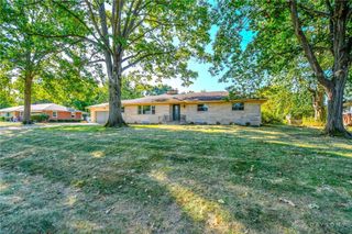 152 Cheltenham Drive, Centerville, OH 45459
