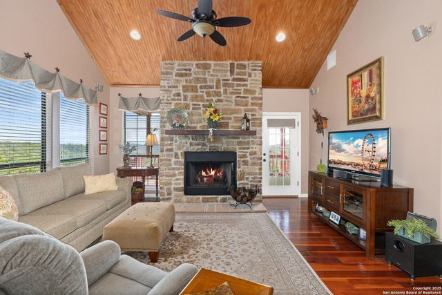 1615 S Goat Ridge, Pipe Creek, TX 78063