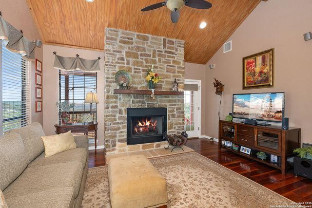 1615 S Goat Ridge, Pipe Creek, TX 78063