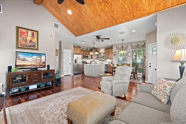 1615 S Goat Ridge, Pipe Creek, TX 78063