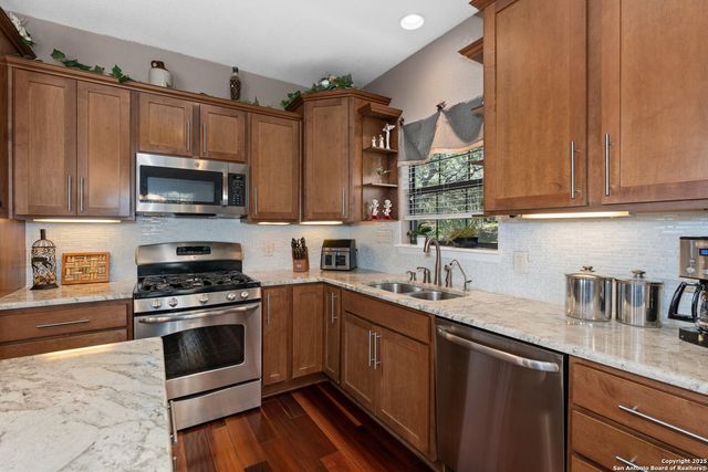 1615 S Goat Ridge, Pipe Creek, TX 78063