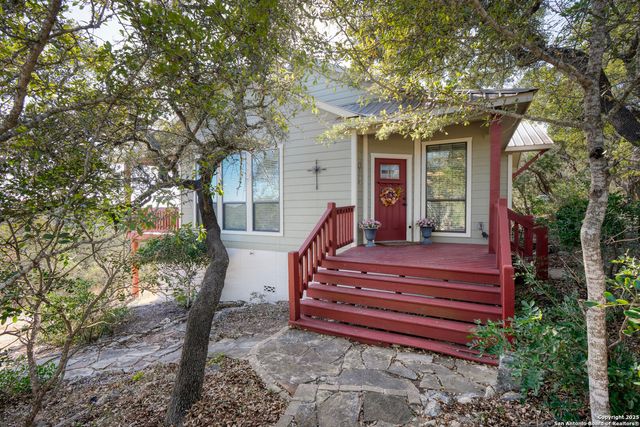 1615 S Goat Ridge, Pipe Creek, TX 78063