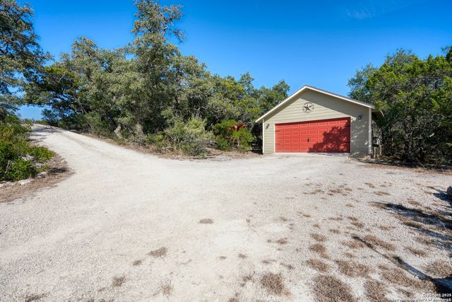 1615 S Goat Ridge, Pipe Creek, TX 78063
