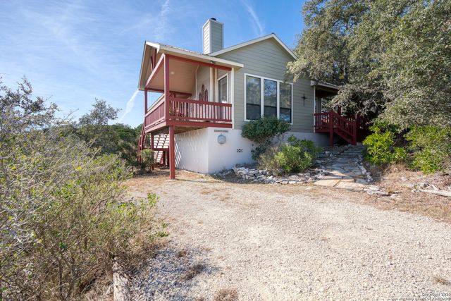 1615 S Goat Ridge, Pipe Creek, TX 78063