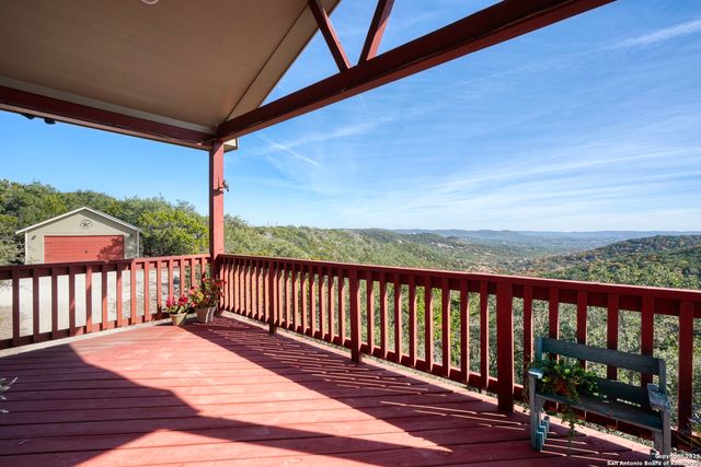 1615 S Goat Ridge, Pipe Creek, TX 78063