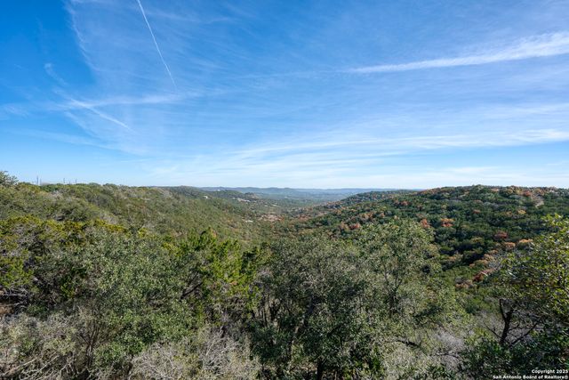 1615 S Goat Ridge, Pipe Creek, TX 78063