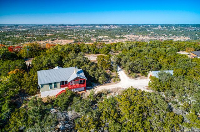 1615 S Goat Ridge, Pipe Creek, TX 78063