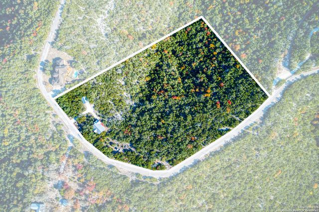 1615 S Goat Ridge, Pipe Creek, TX 78063