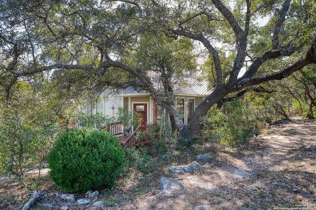 1615 S Goat Ridge, Pipe Creek, TX 78063