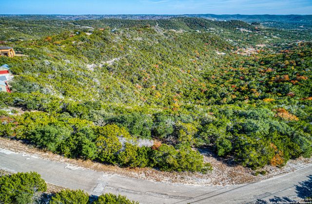 1615 S Goat Ridge, Pipe Creek, TX 78063