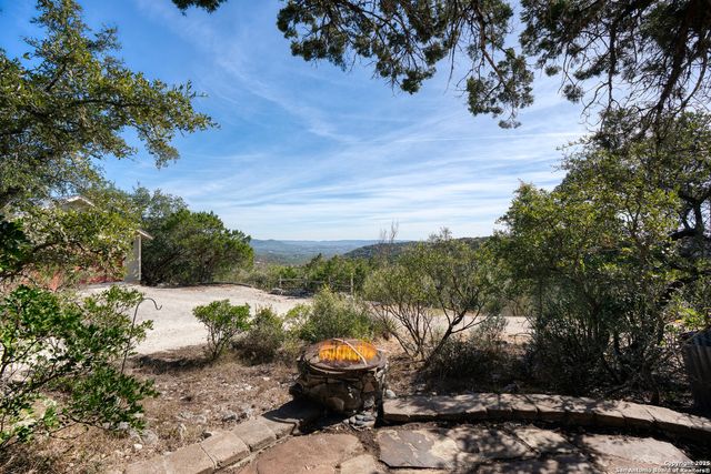 1615 S Goat Ridge, Pipe Creek, TX 78063