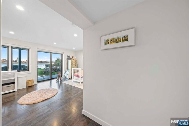 11 Palisade Plaza, Edgewater, NJ 07020
