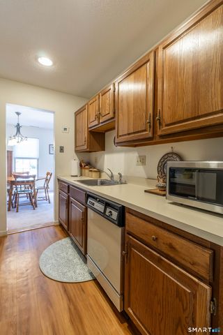 9 Newberry Lane 9, Glastonbury, CT 06033