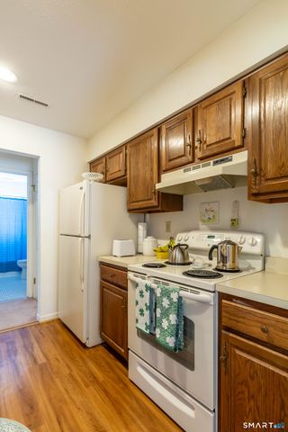 9 Newberry Lane 9, Glastonbury, CT 06033