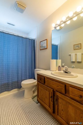 9 Newberry Lane 9, Glastonbury, CT 06033