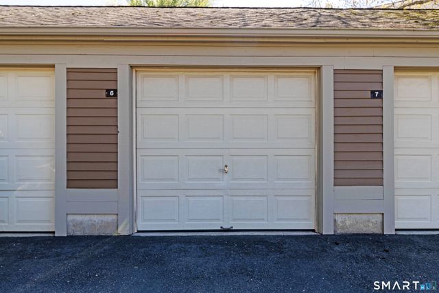 9 Newberry Lane 9, Glastonbury, CT 06033