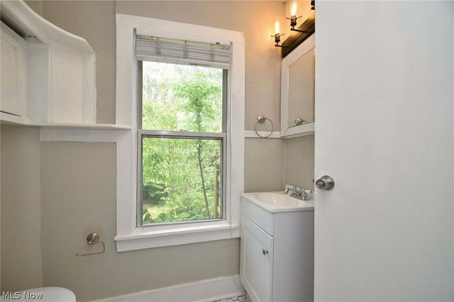 232 Chagrin Boulevard Front, Chagrin Falls, OH 44022