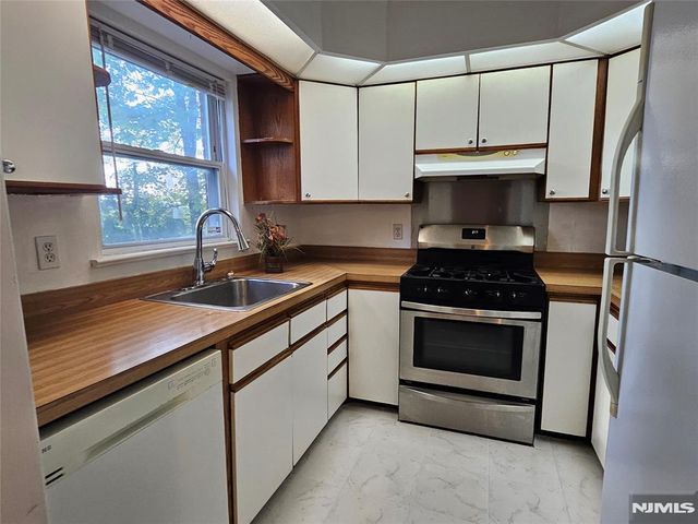 55 Rutgers Place, River Edge, NJ 07661