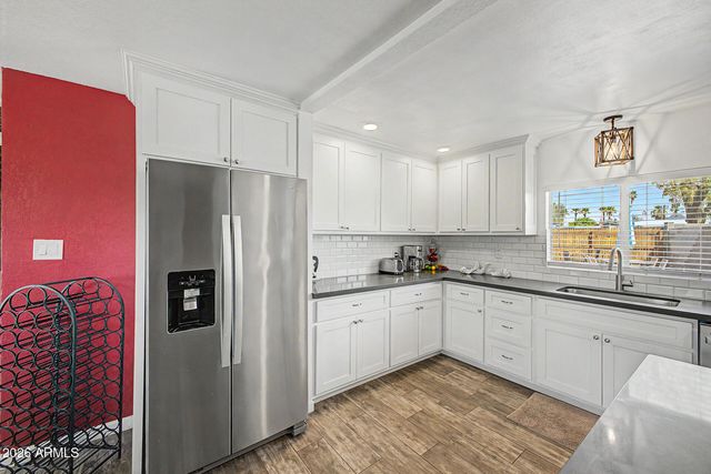 1844 E AVALON Drive, Phoenix, AZ 85016