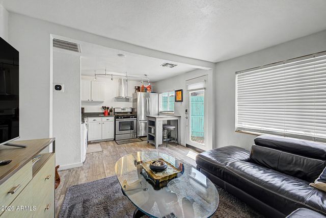 1844 E AVALON Drive, Phoenix, AZ 85016