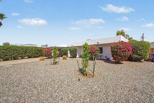 1844 E AVALON Drive, Phoenix, AZ 85016