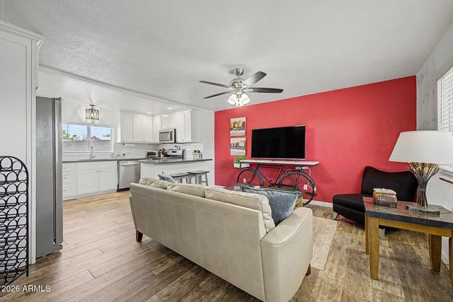 1844 E AVALON Drive, Phoenix, AZ 85016