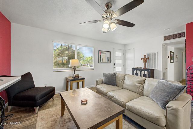 1844 E AVALON Drive, Phoenix, AZ 85016