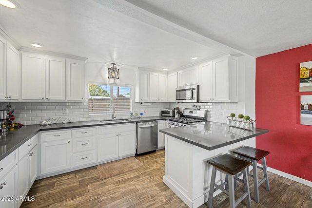 1844 E AVALON Drive, Phoenix, AZ 85016