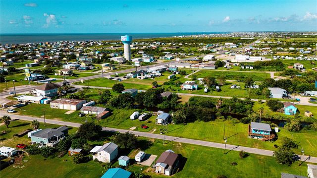 1013 Canal E, Port Bolivar, TX 77650