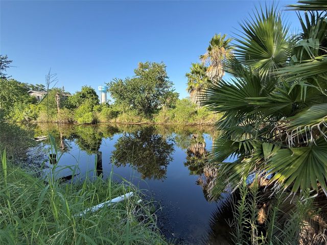 1013 Canal E, Port Bolivar, TX 77650