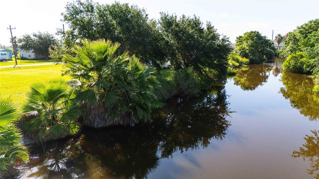 1013 Canal E, Port Bolivar, TX 77650